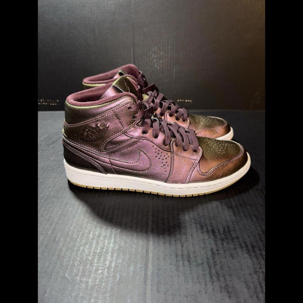 Nike Air Jordan 1 Retro Mid Nouveau Deep Burgundy 629151-605 - Size 9